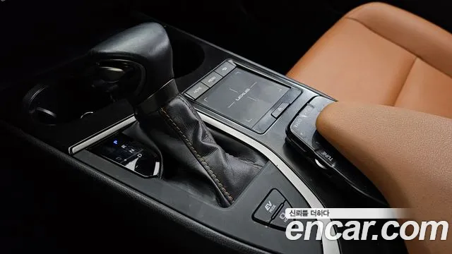 Lexus UX 2021