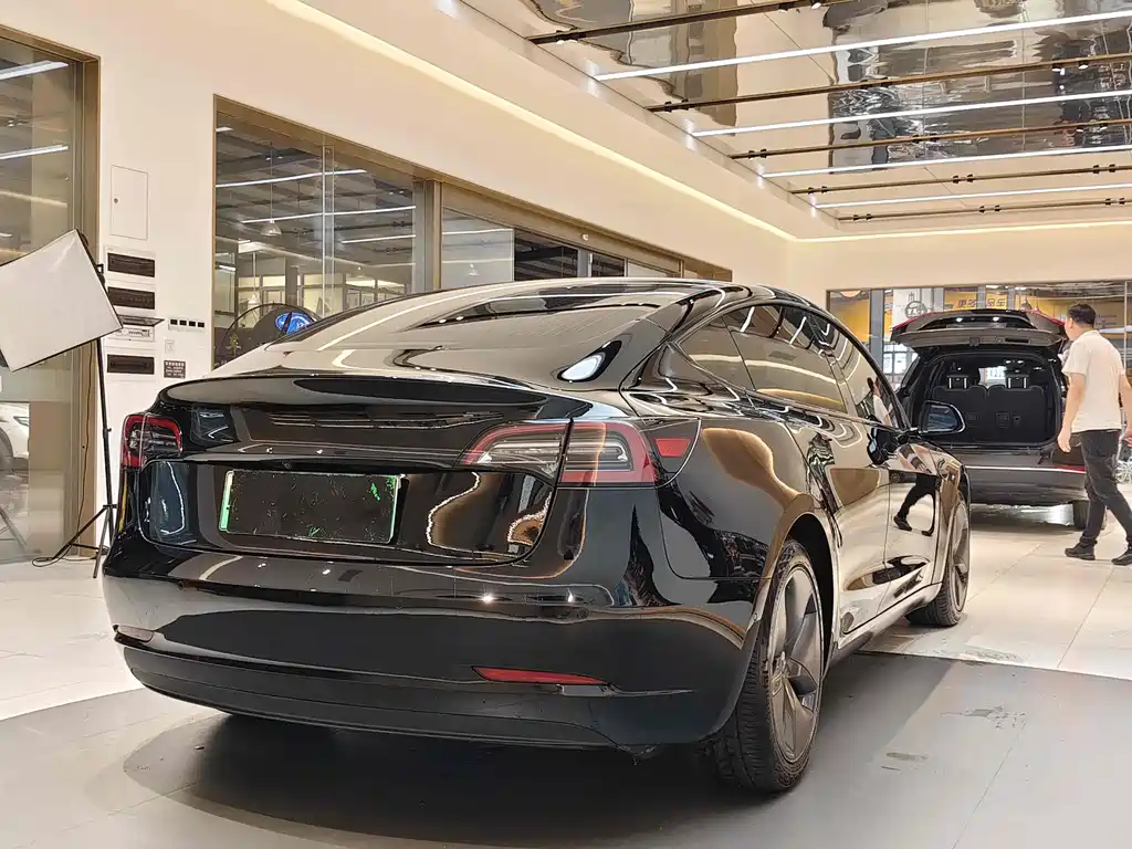 Tesla Model 3 2020