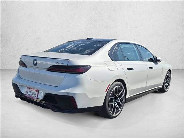 BMW 750 2024
