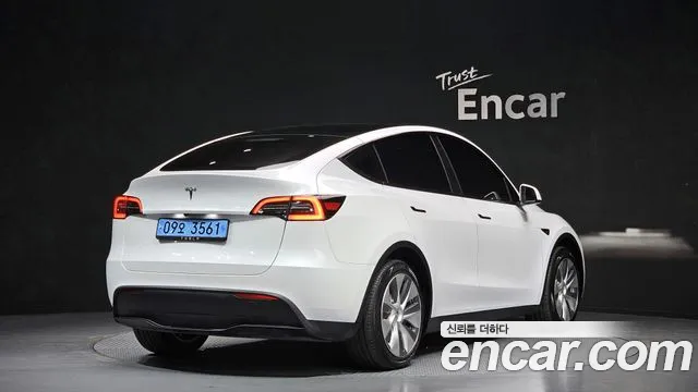 Tesla Model Y 2024