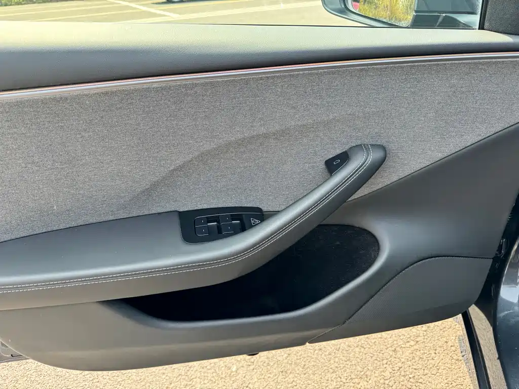 Tesla Model 3 2025
