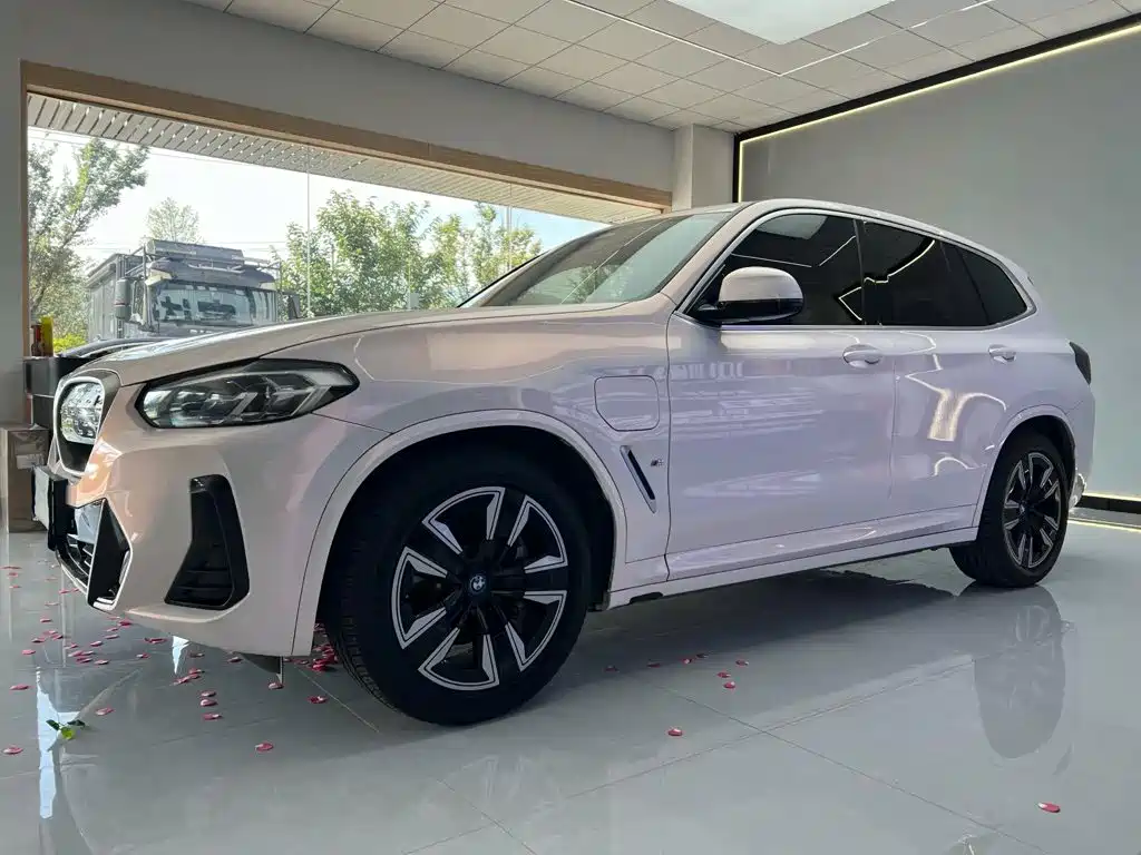 BMW iX3 2023
