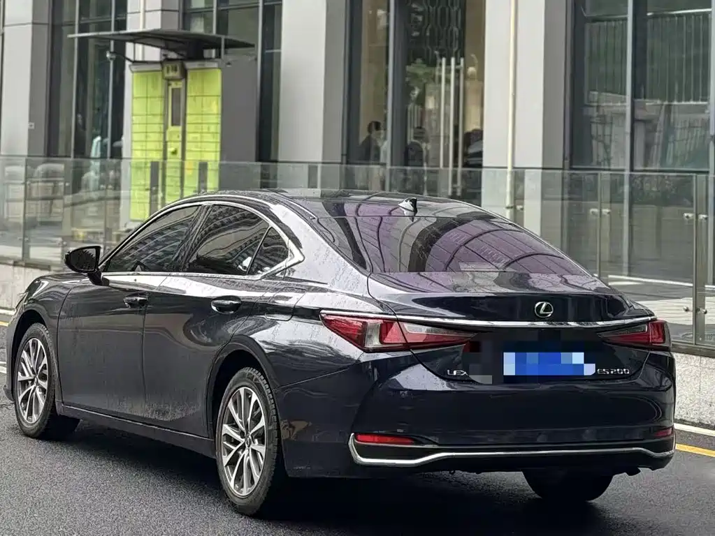Lexus ES 2022