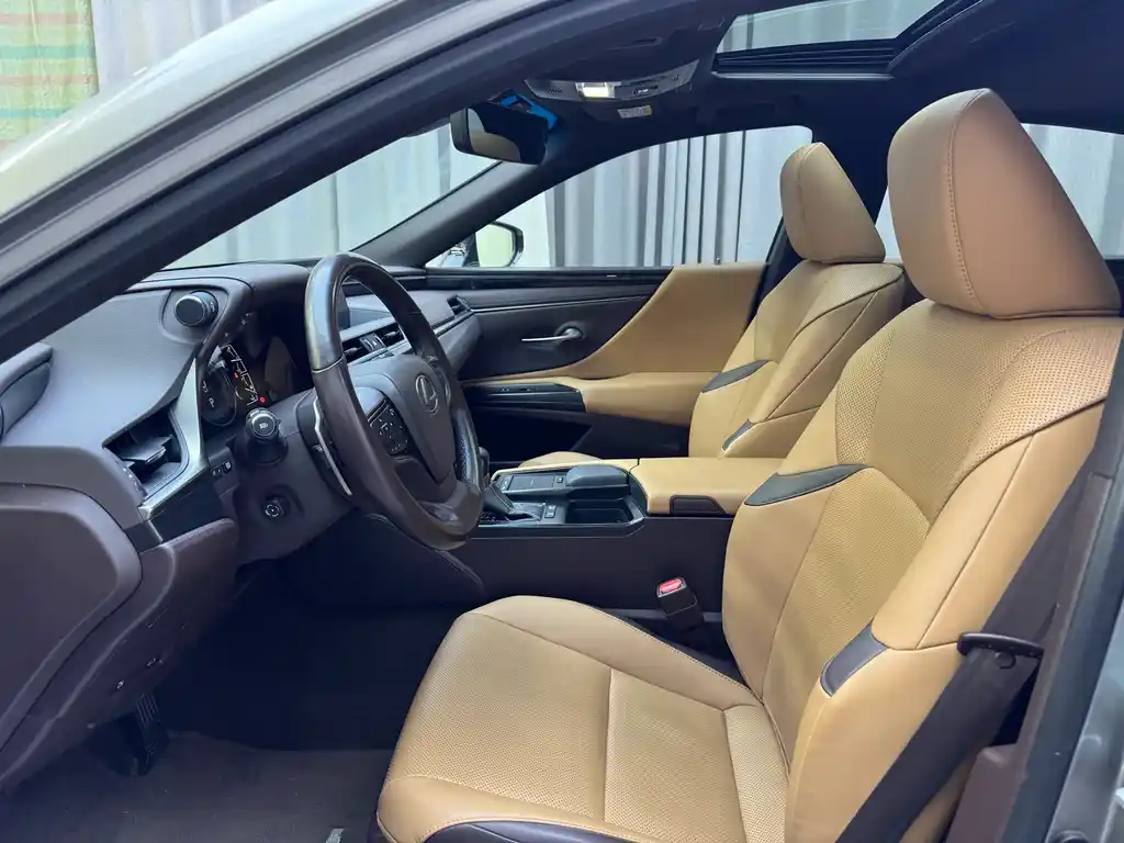 Lexus ES 2021