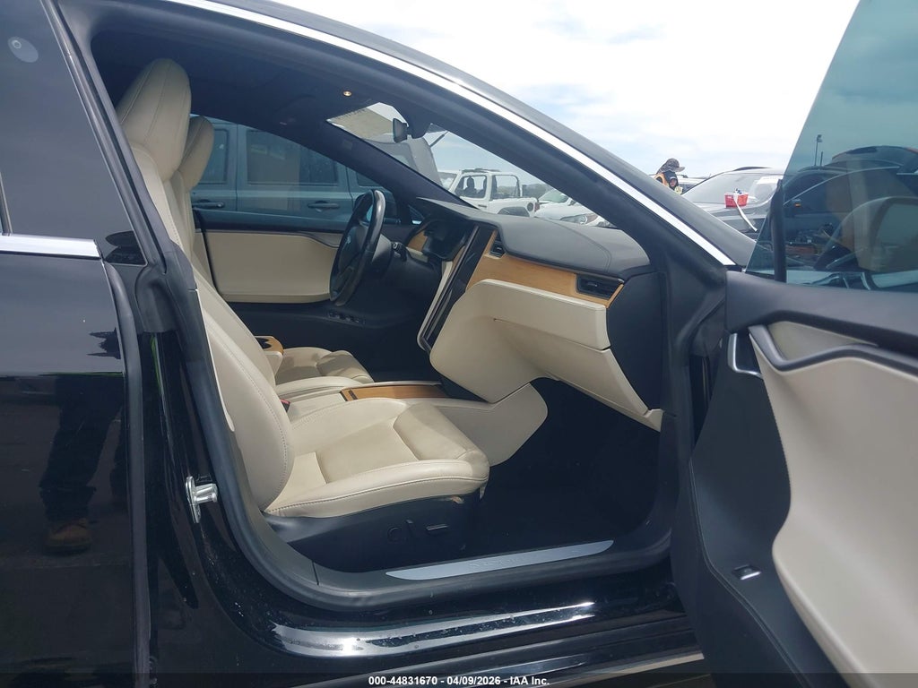 Tesla Model S 2021