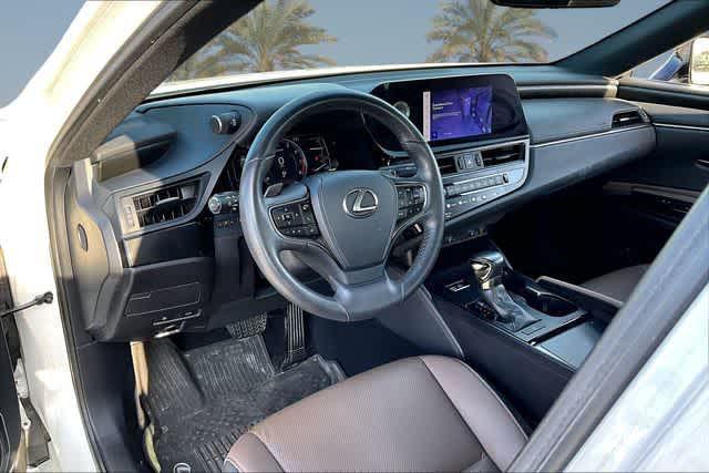 Lexus ES 2023