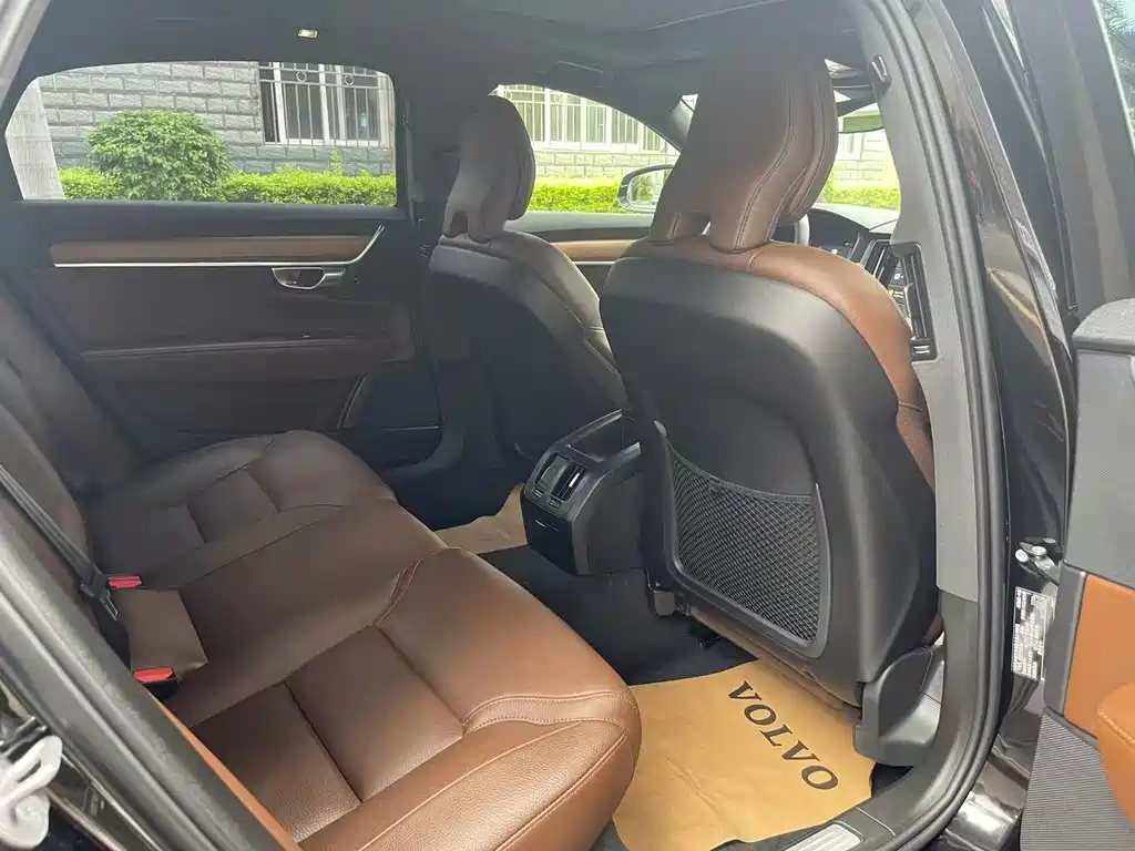 Volvo S90 2024