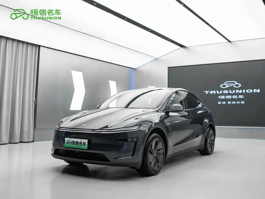 Tesla Model Y 2025