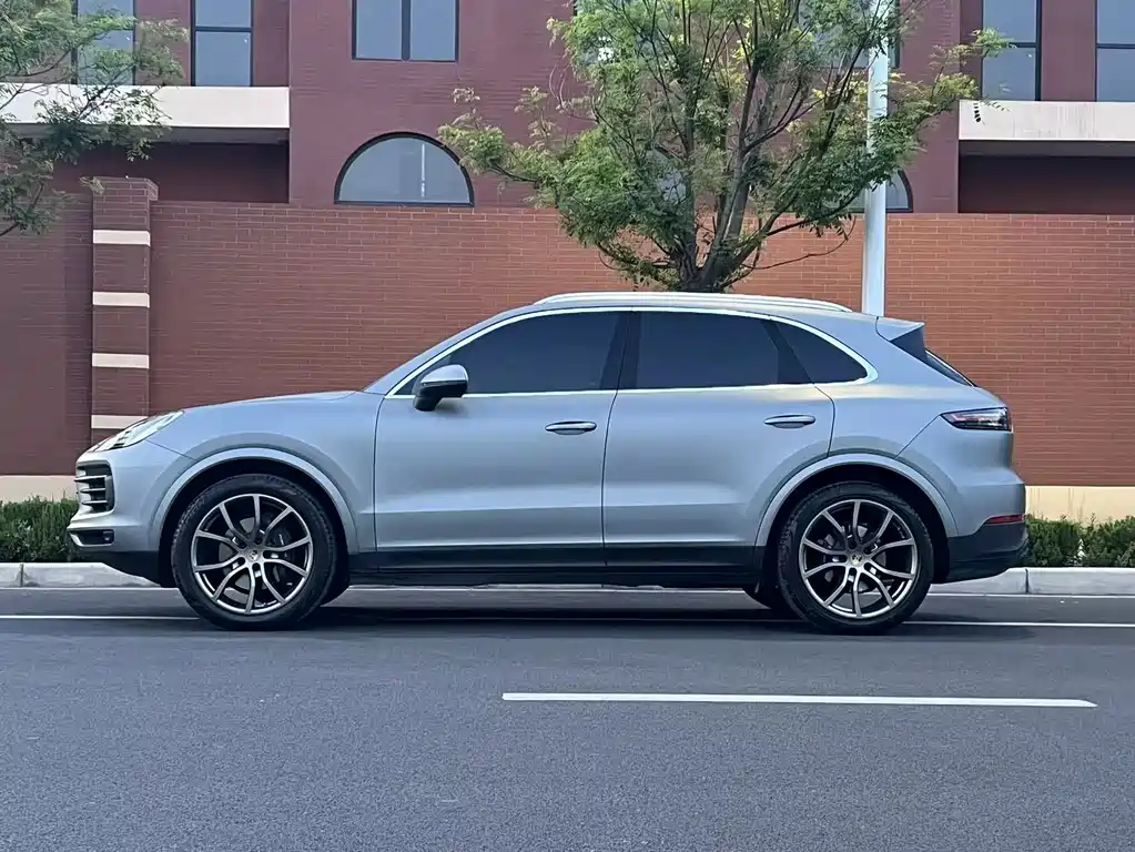 Porsche Cayenne 2021