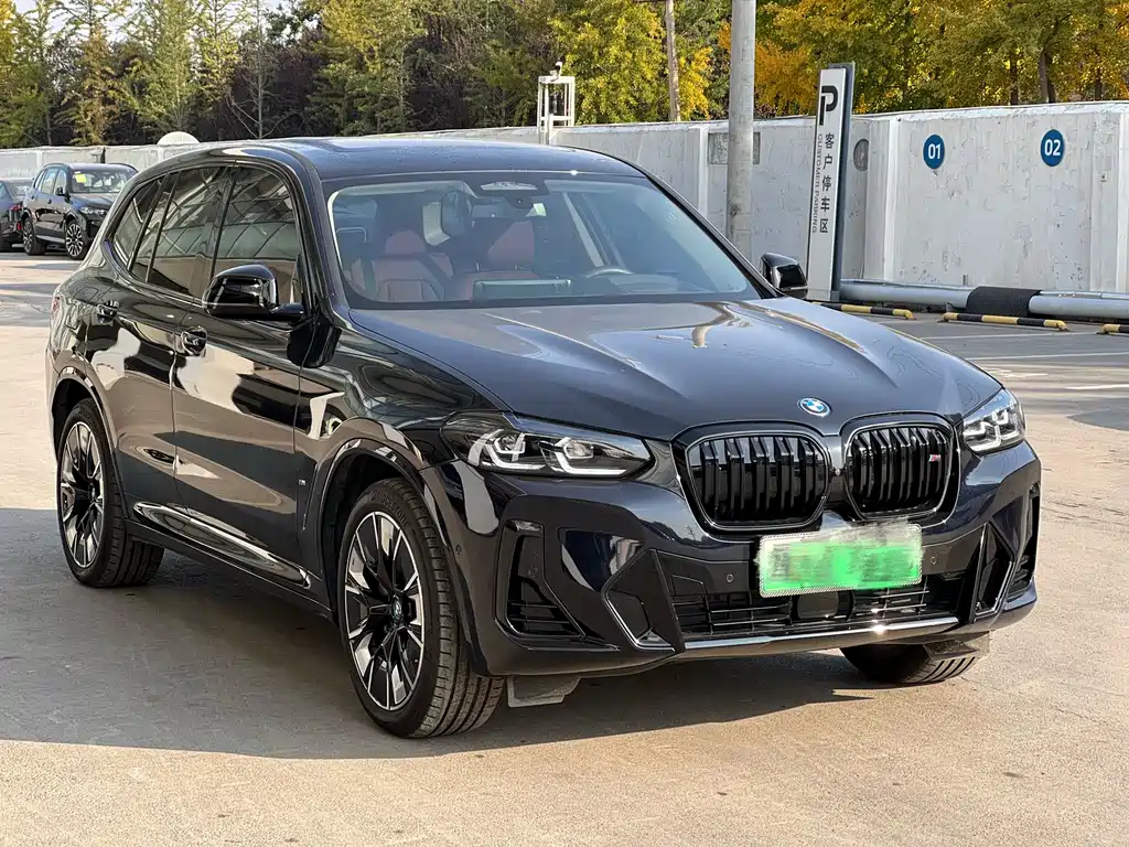 BMW iX3 2025