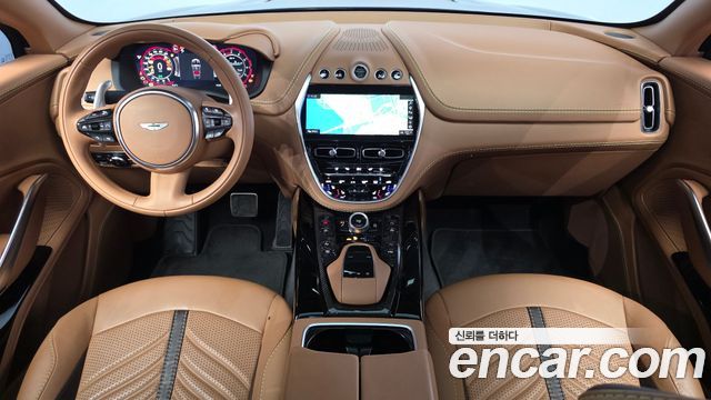 Aston Martin DBX 2023