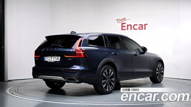 Volvo V60 2022