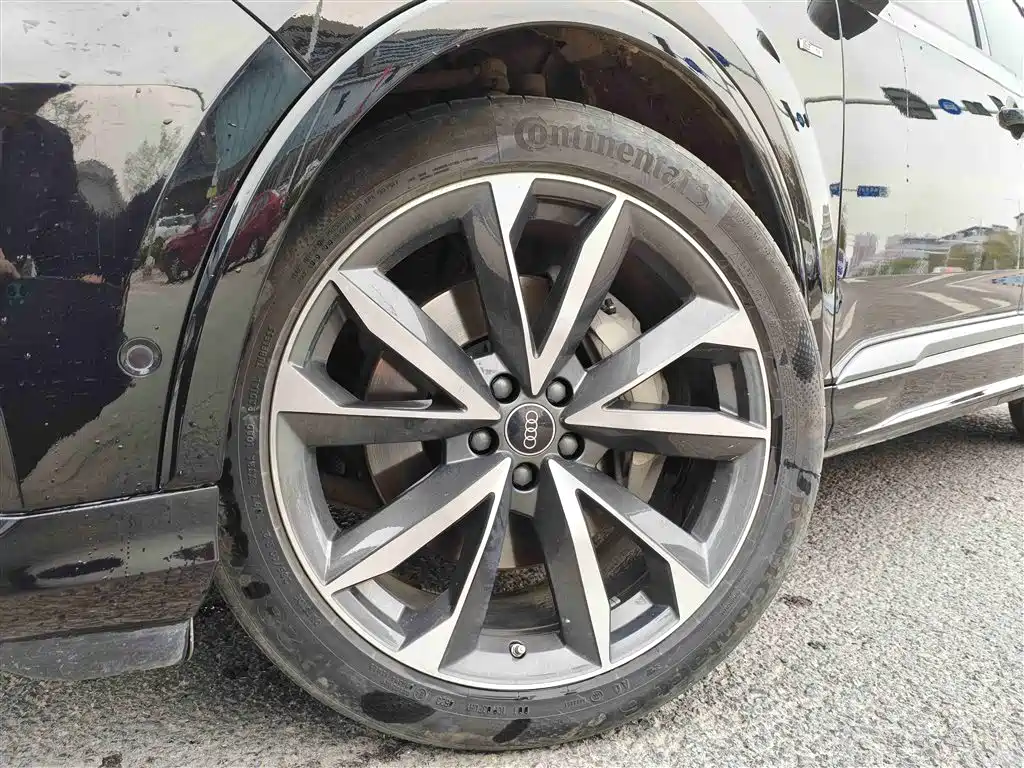 Audi Q7 2024
