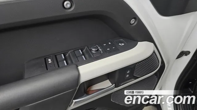 Land Rover Defender 2021