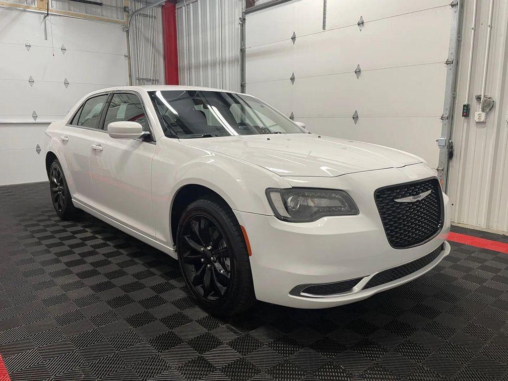 Chrysler 300 2022