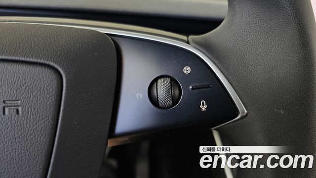 Tesla Model Y 2025