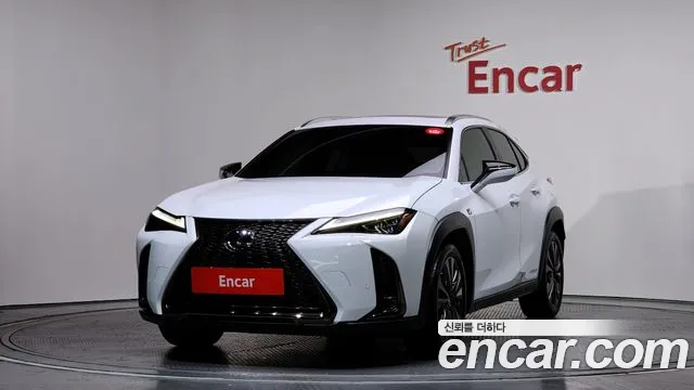 Lexus UX 2021