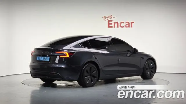Tesla Model 3 2025