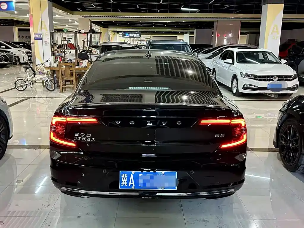 Volvo S90 2024