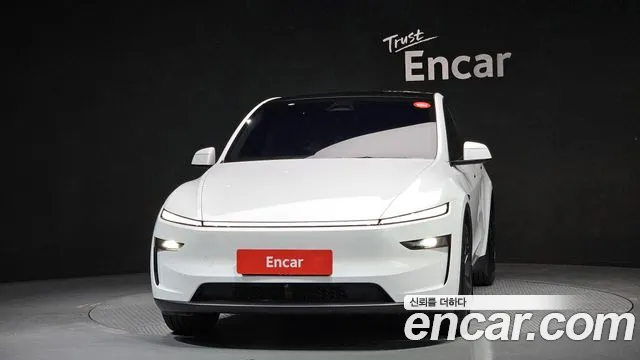 Tesla Model Y 2025