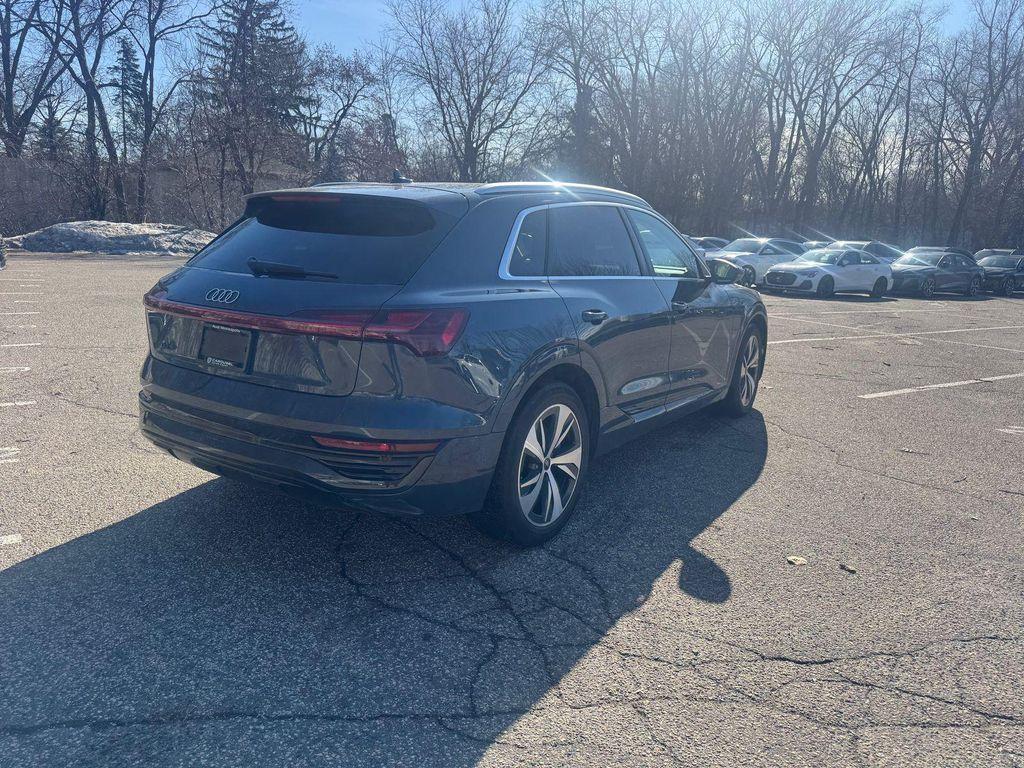 Audi Q8 e-tron 2024