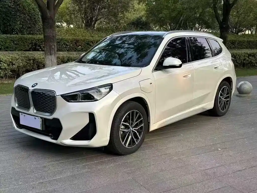 BMW iX1 2024