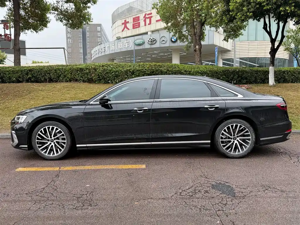 Audi A8 2023