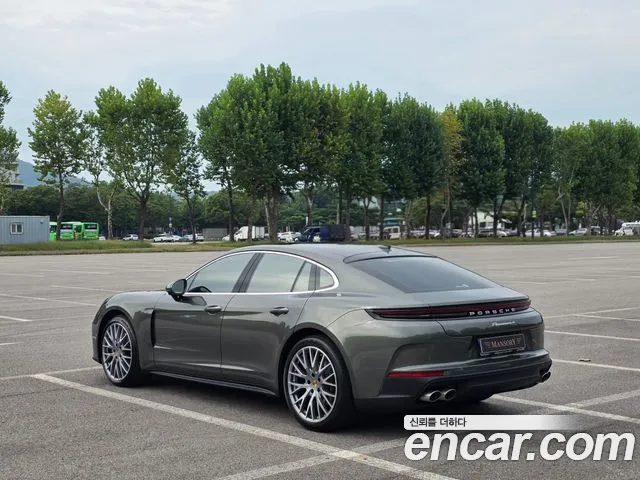 Porsche Panamera 2024