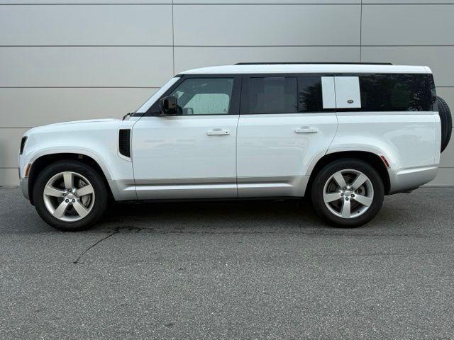 Land Rover Defender 2023