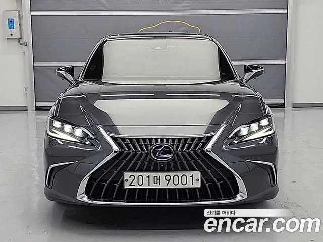 Lexus ES 2022