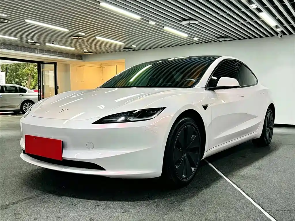 Tesla Model 3 2024