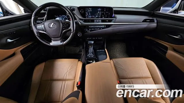 Lexus ES 2020