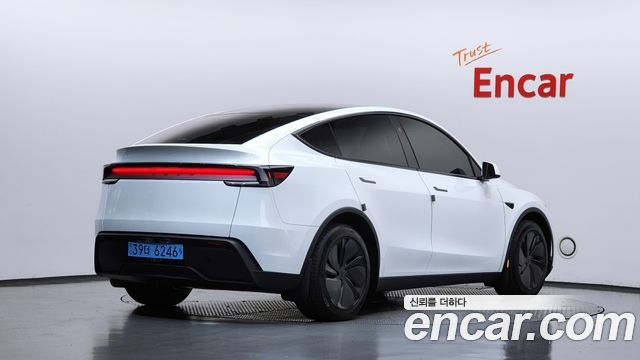 Tesla Model Y 2025