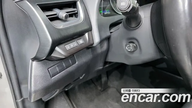 Lexus UX 2021
