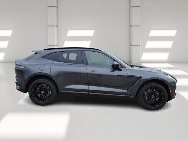 Aston Martin DBX 2021