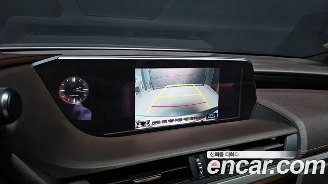 Lexus ES 2020