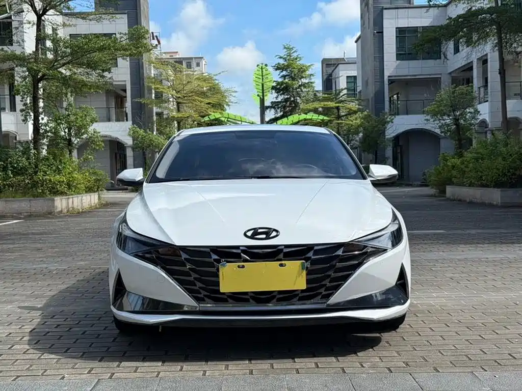 Hyundai Elantra 2022