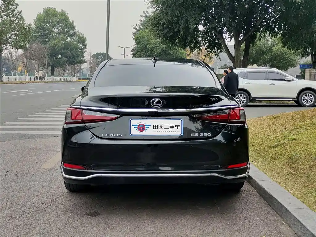 Lexus ES 2022
