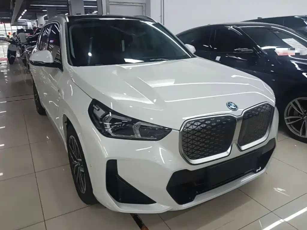 BMW iX1 2024
