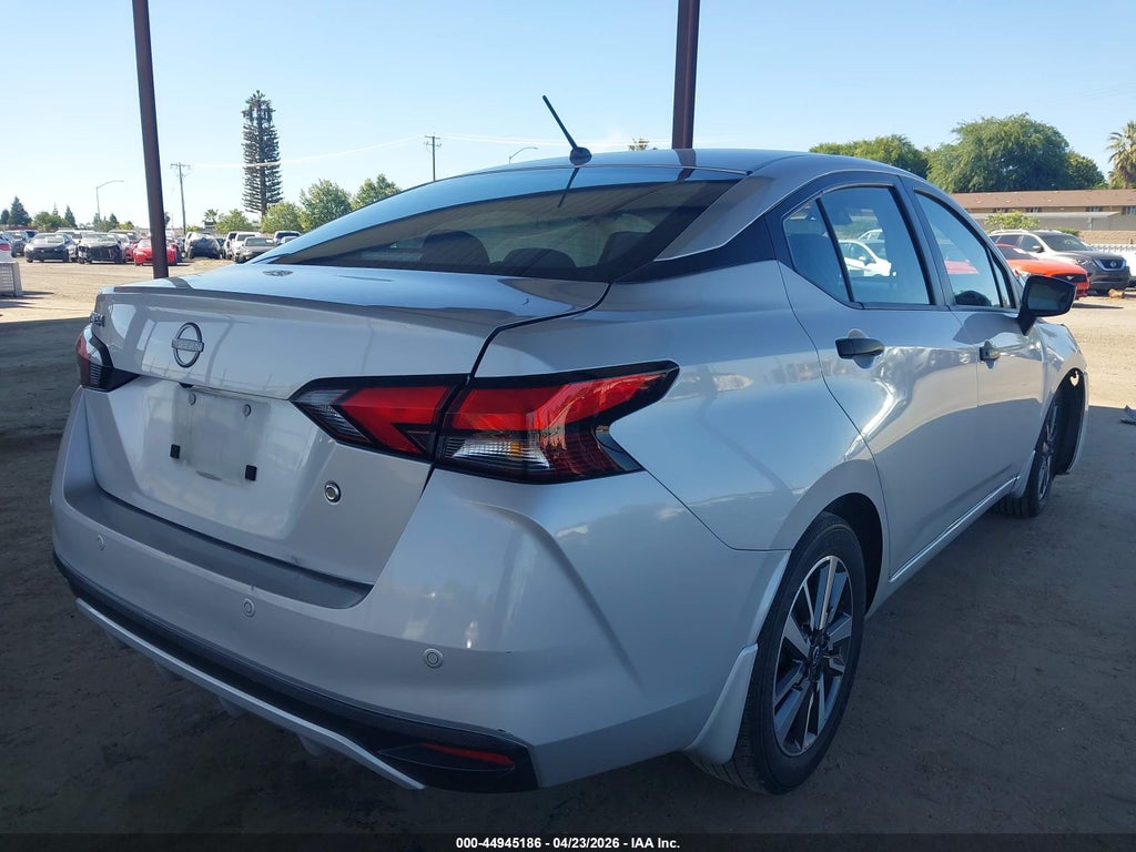 Nissan Versa 2024