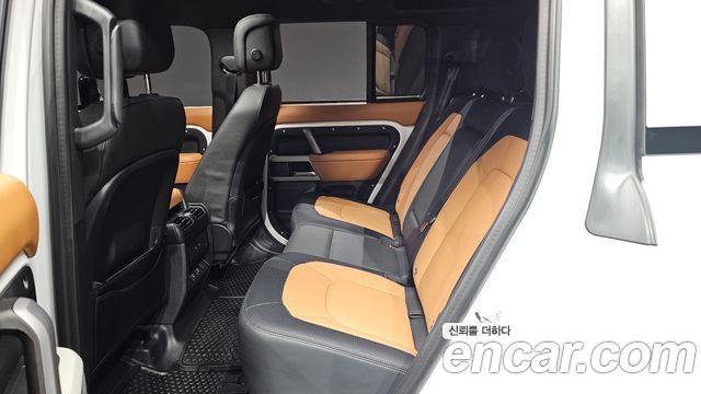 Land Rover Defender 2024
