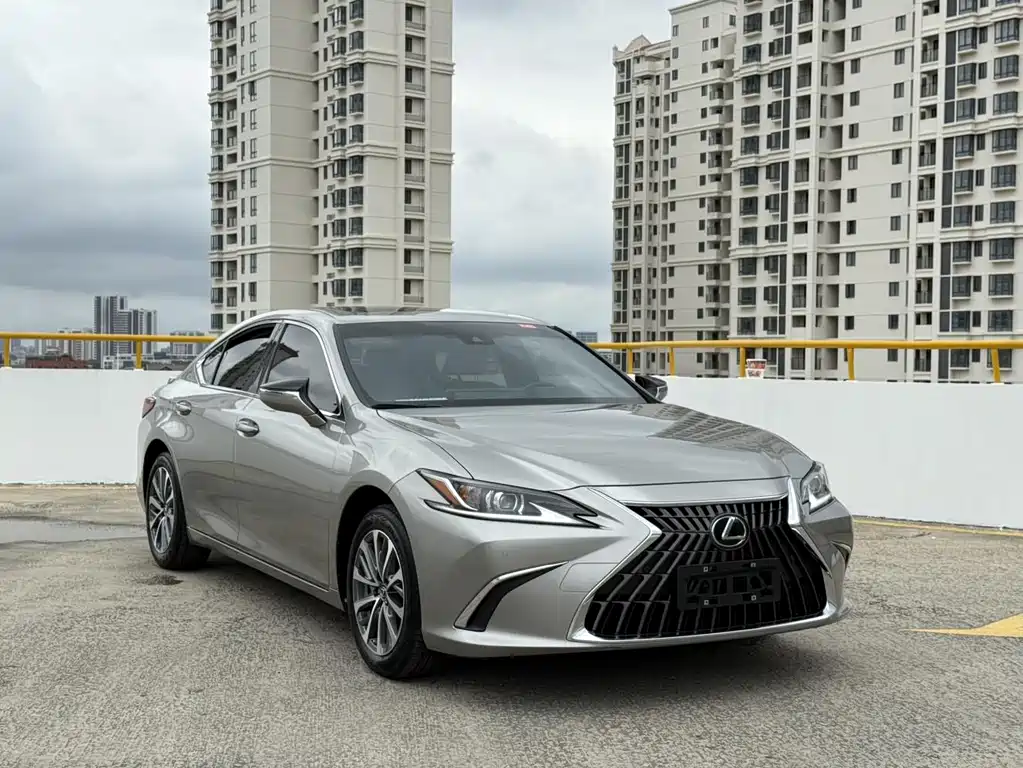 Lexus ES 2024
