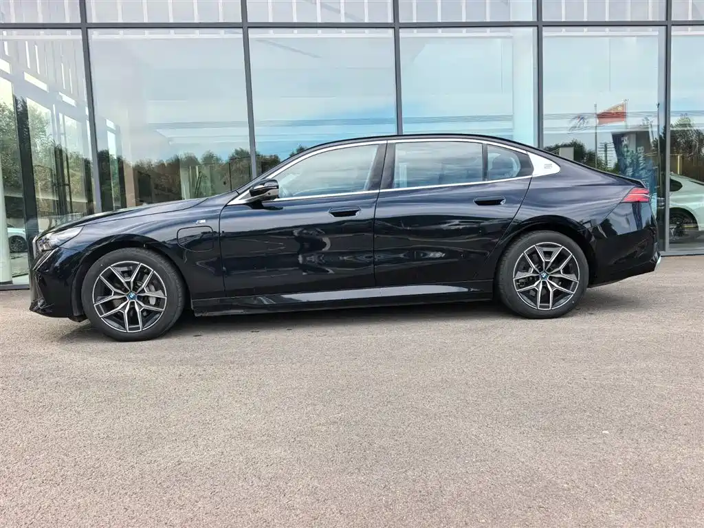 BMW i5 2025