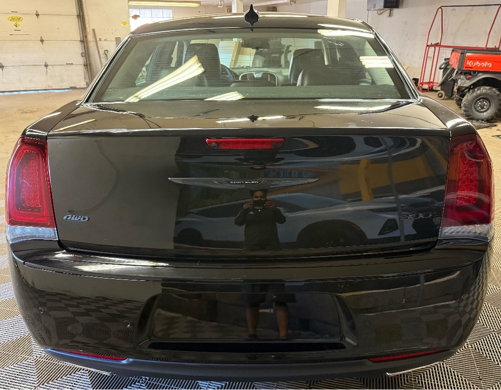 Chrysler 300 2023