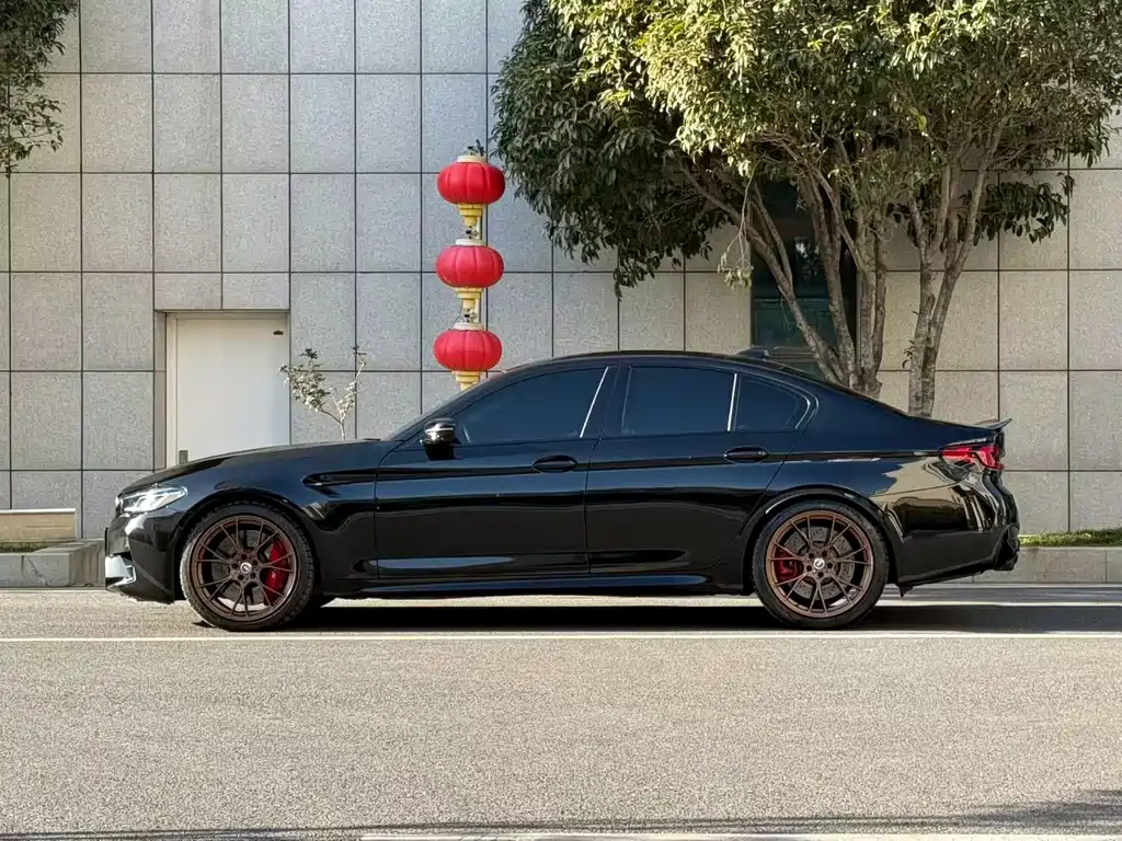 BMW M5 2021
