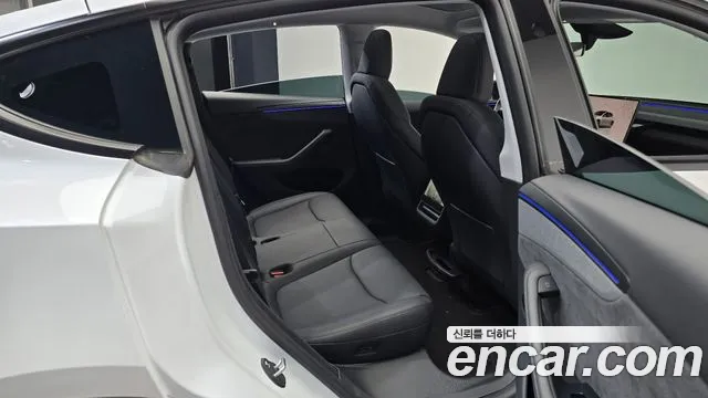 Tesla Model Y 2025