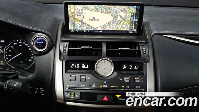 Lexus NX 2021