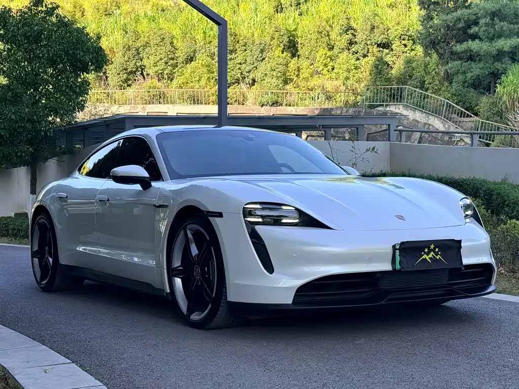 Porsche Taycan 2021