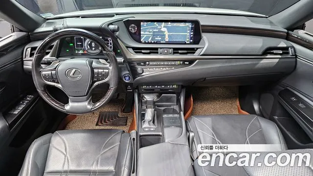 Lexus ES 2020
