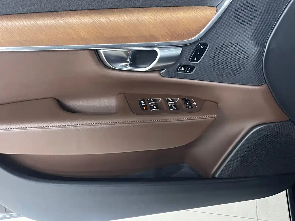Volvo S90 2023